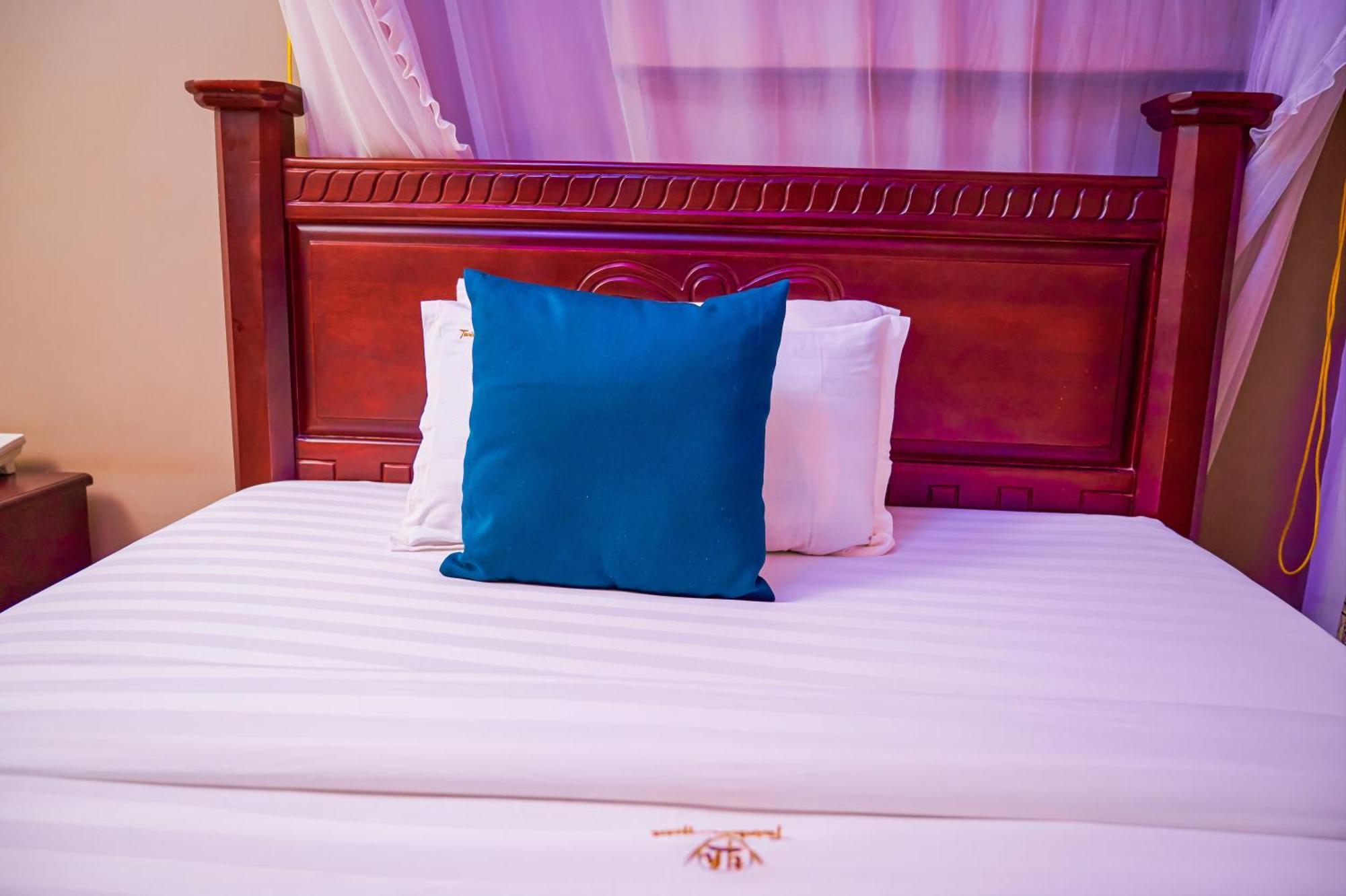 Twin Towers Hotel Kampala Dış mekan fotoğraf
