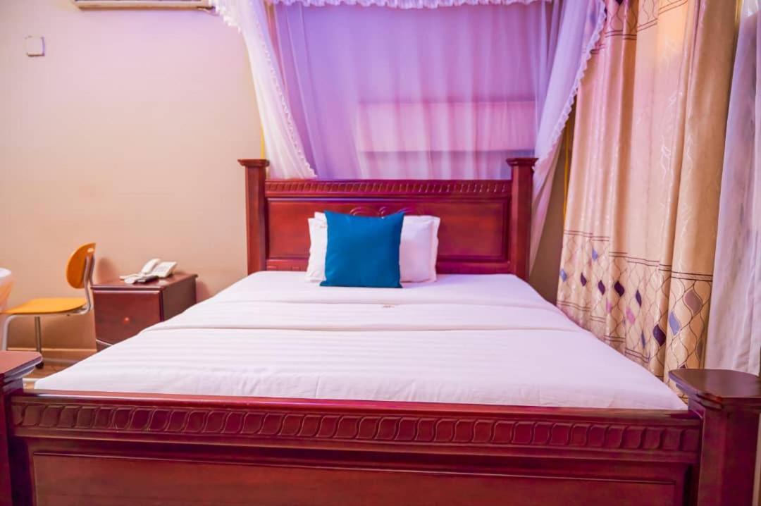 Twin Towers Hotel Kampala Dış mekan fotoğraf